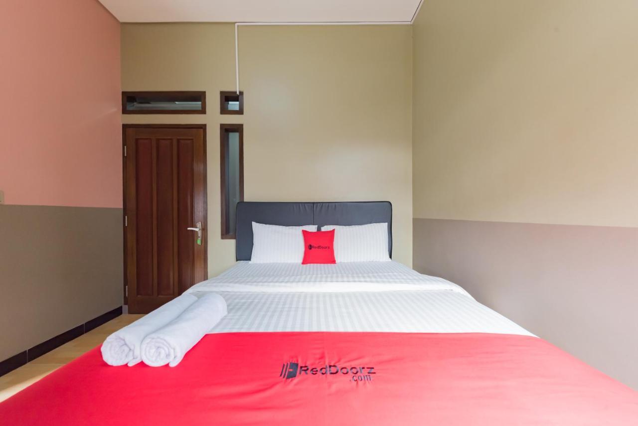 Hotel Reddoorz Syariah Near Politeknik Negeri Bandung Campus Cimahi Esterno foto