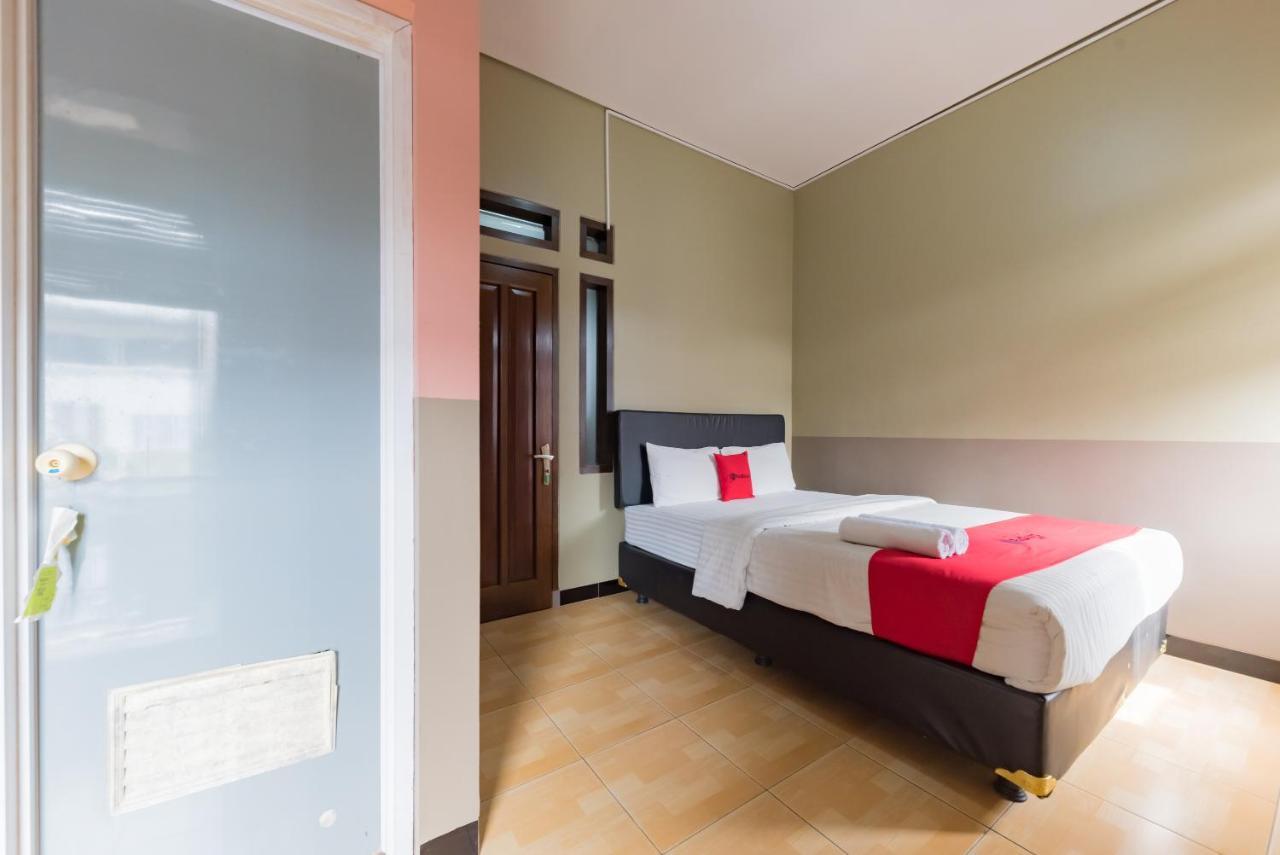 Hotel Reddoorz Syariah Near Politeknik Negeri Bandung Campus Cimahi Esterno foto