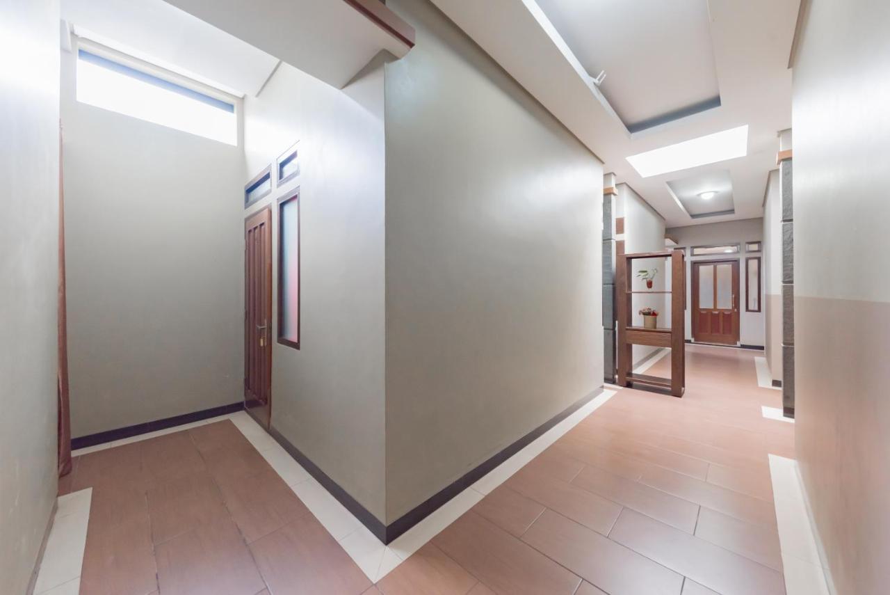 Hotel Reddoorz Syariah Near Politeknik Negeri Bandung Campus Cimahi Esterno foto